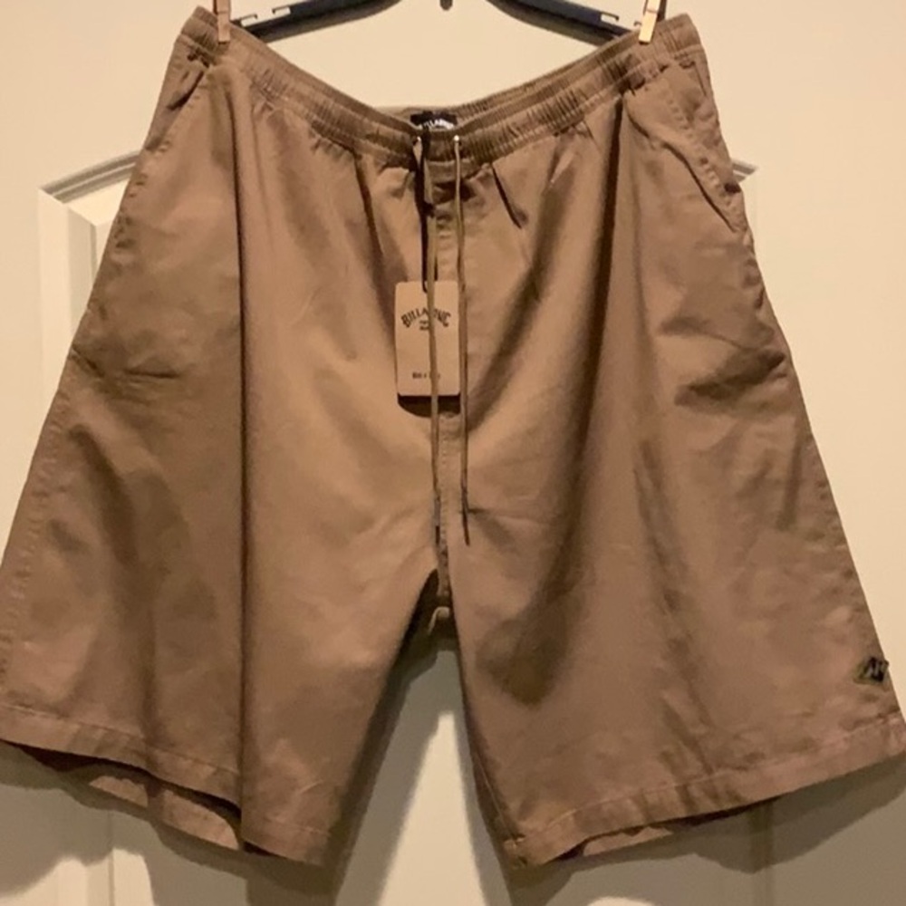 BILLABONG MEN'S SHORTS  ~ KHAKI ~ 2XL ~ NWT